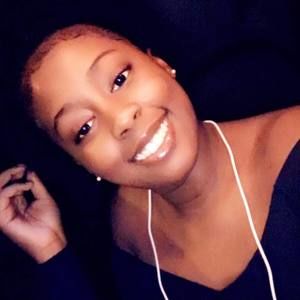 Meet your Posher, Makayla